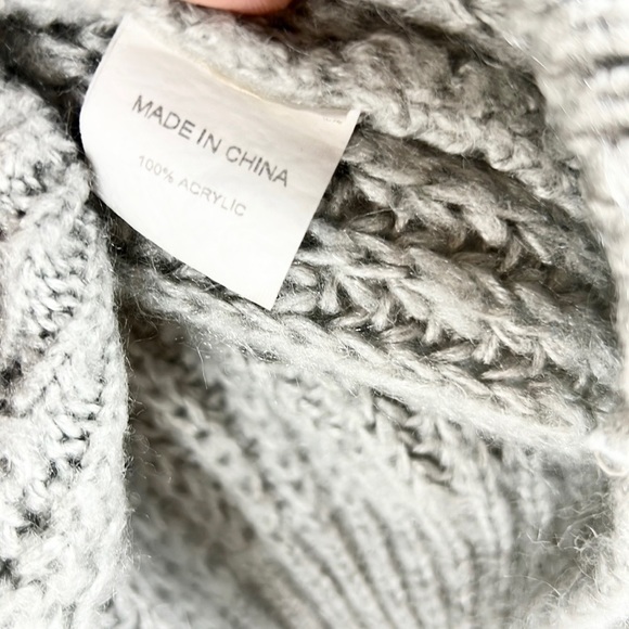 SIMPLEE | 🐰Light Gray Chunky Thick Knit Loose Cropped Oversize Sweater - Picture 10 of 13